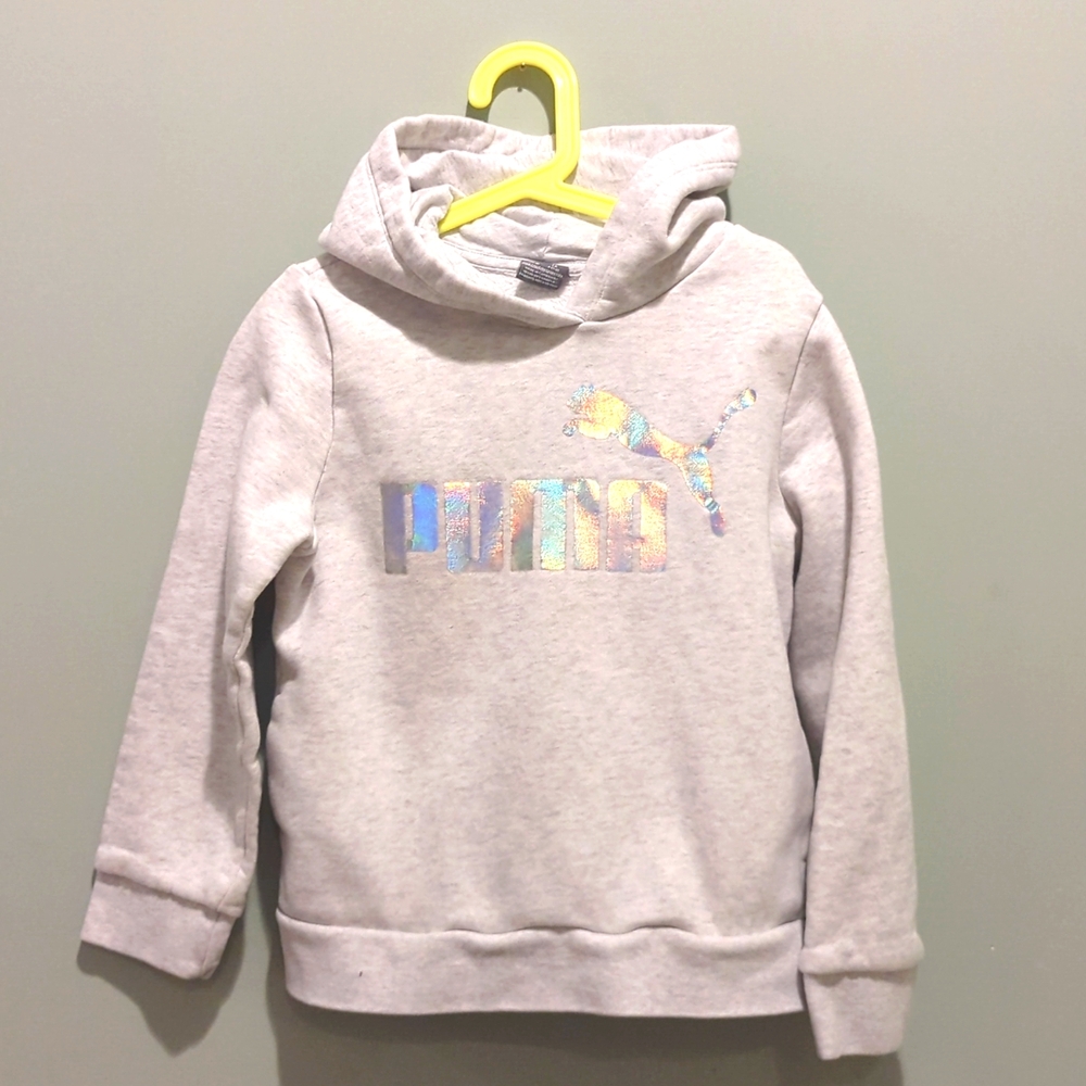 Puma kids unisex hoodie in Sz small prefect for fall or winter
